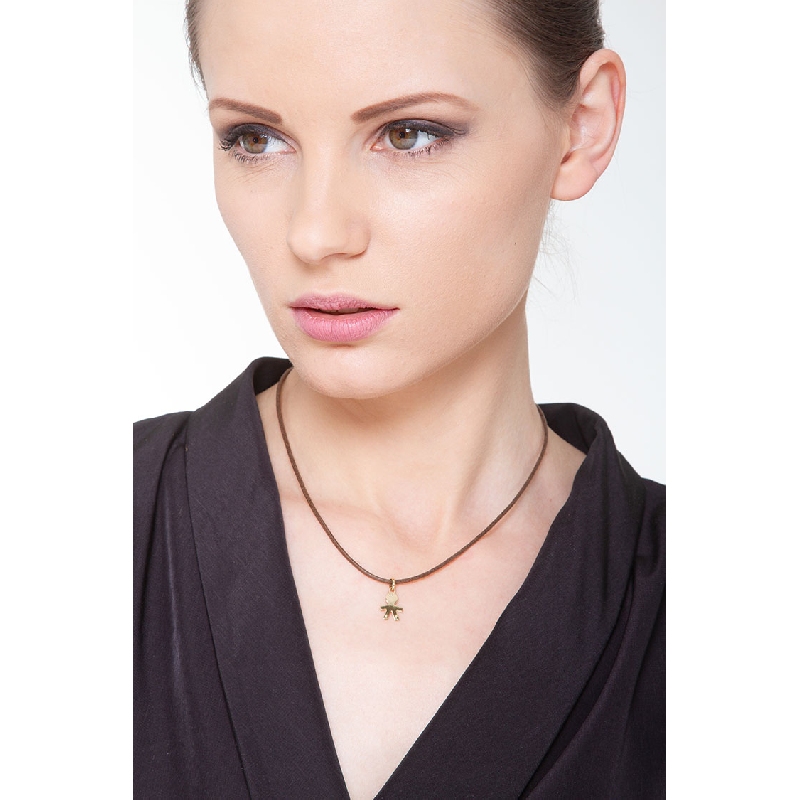 Pendentif en forme d’enfant en or jaune 18K Pendentif en forme d’enfant en or jaune 18K