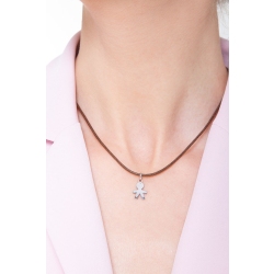 Pendentif enfant en or blanc 18k silhouette garçon 2