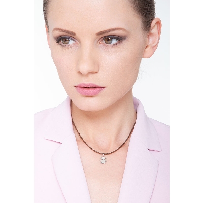 Pendentif enfant en or blanc 18k silhouette fillette