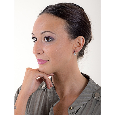 Boucles d’oreilles nœud en or blanc 18 carats avec perles et zircons