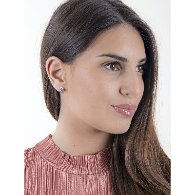 Boucles d’oreilles en or blanc 18k présentent des ovales entrelacés