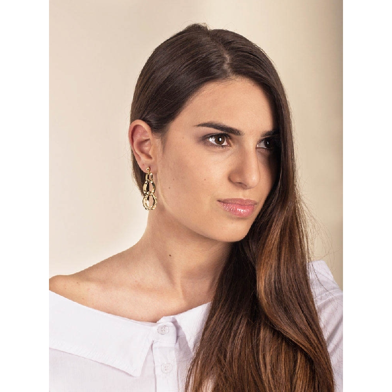Boucles d'oreilles à chaîne en or jaune 18k, diamantées, pendantes et entrelacées  Boucles d'oreilles à chaîne en or jaune 18k, diamantées, pendantes et entrelacées