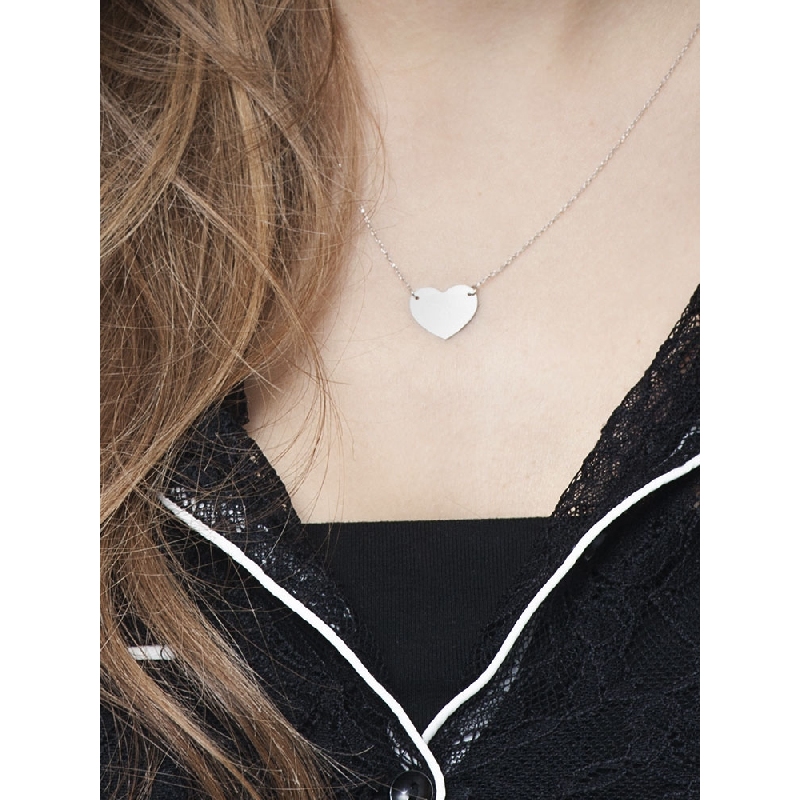 Collier en or blanc 18k avec pendentif coeur plat