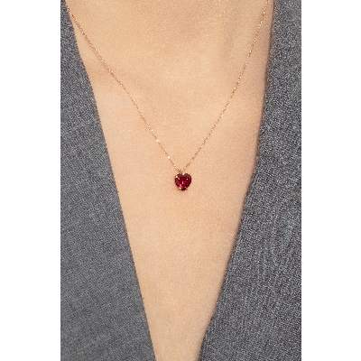 Collier en or rose 18k avec pendentif et zircon rouge