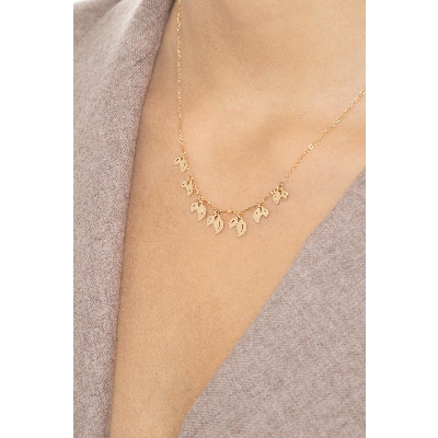  Collier en or jaune 18k avec sept charms en forme de feuille