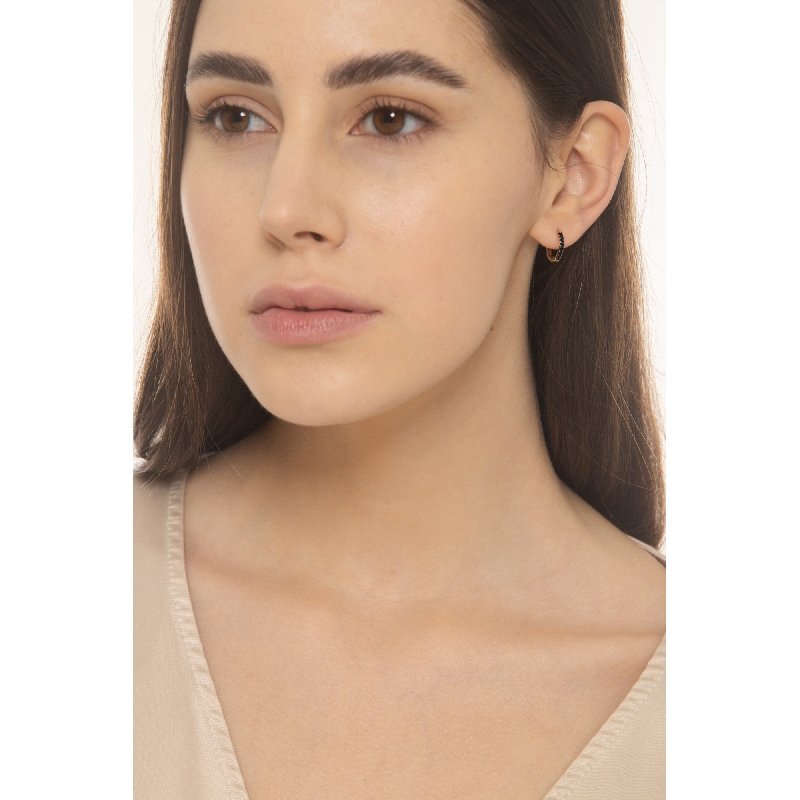 Créoles en or jaune 18k avec zircons noirs