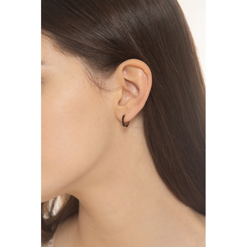 Créoles en or jaune 18k avec zircons noirs