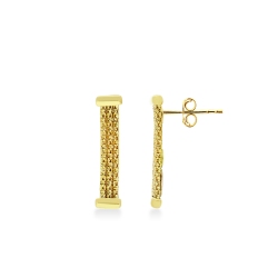 Boucles d'oreilles en or jaune 18k à mailles semi-rigides.