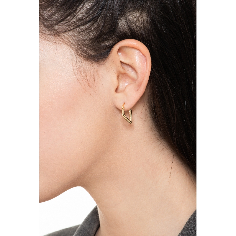 Boucles d’oreilles en or jaune 18k à tube carré creux  Boucles d’oreilles en or jaune 18k à tube carré creux