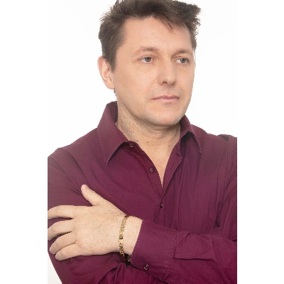 Bracelet en or jaune et blanc avec mailles et plaquettes polies