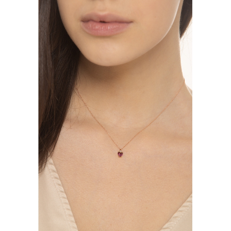 Collier en or rose avec pendentif cœur et zircones