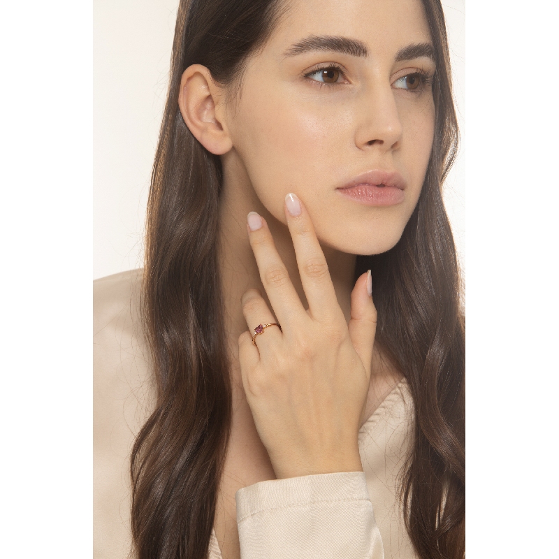 Bague en or rose 18k avec zircons Bague en or rose 18k avec zircons