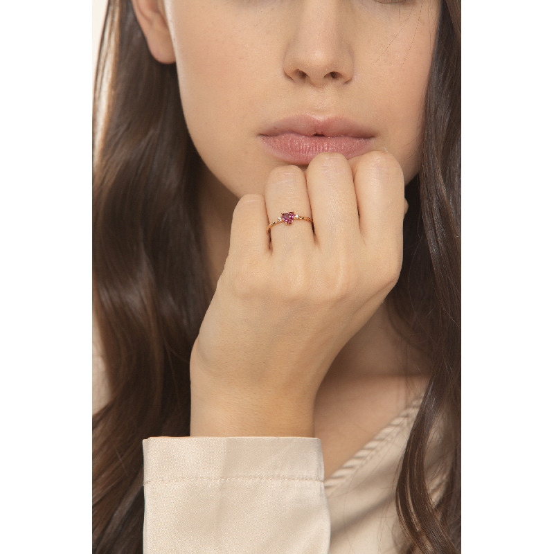 Bague en or rose 18k avec zircons Bague en or rose 18k avec zircons