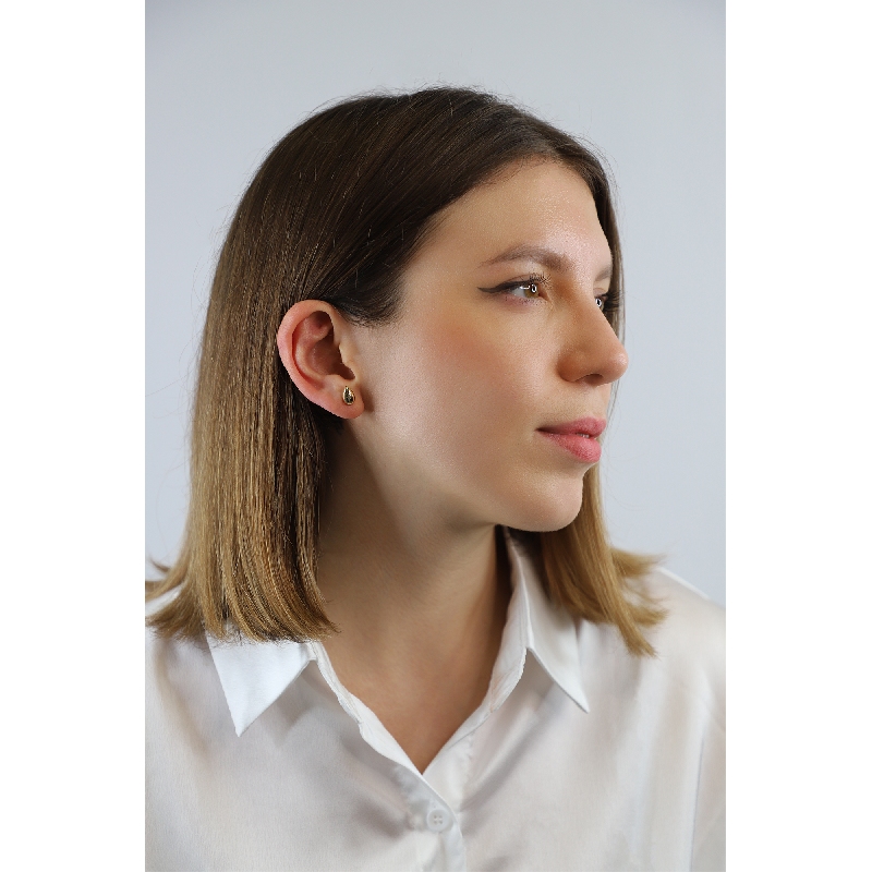 Boucles d'oreilles en or jaune 18k en forme de petite goutte