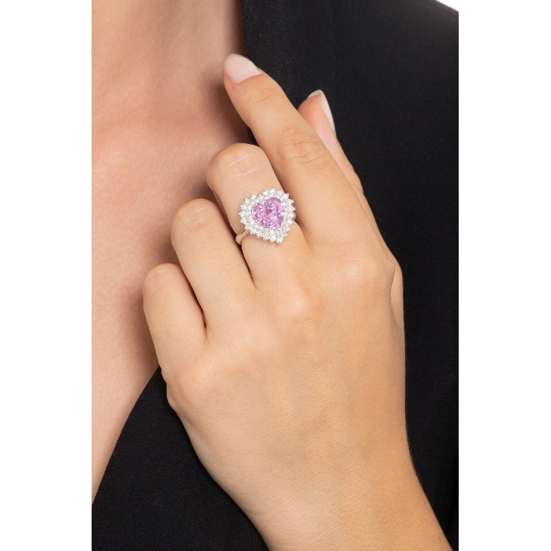 Bague en or blanc 18 carats avec un saphir rose Bague en or blanc 18 carats avec un saphir rose