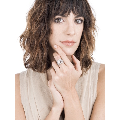 Bague en or blanc 18k avec diamants brillants formant des ellipses