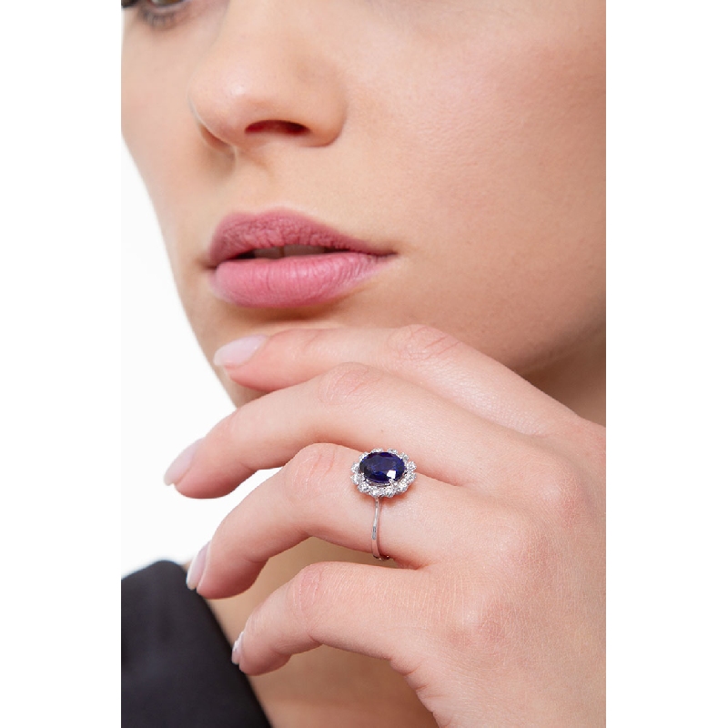 Bague Lady D en or blanc 18k avec saphir bleu et diamants