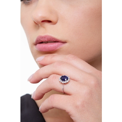 Bague Lady D en or blanc 18k avec saphir bleu et diamants