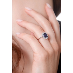 Bague halo en or 18k avec saphir bleu et diamants 2
