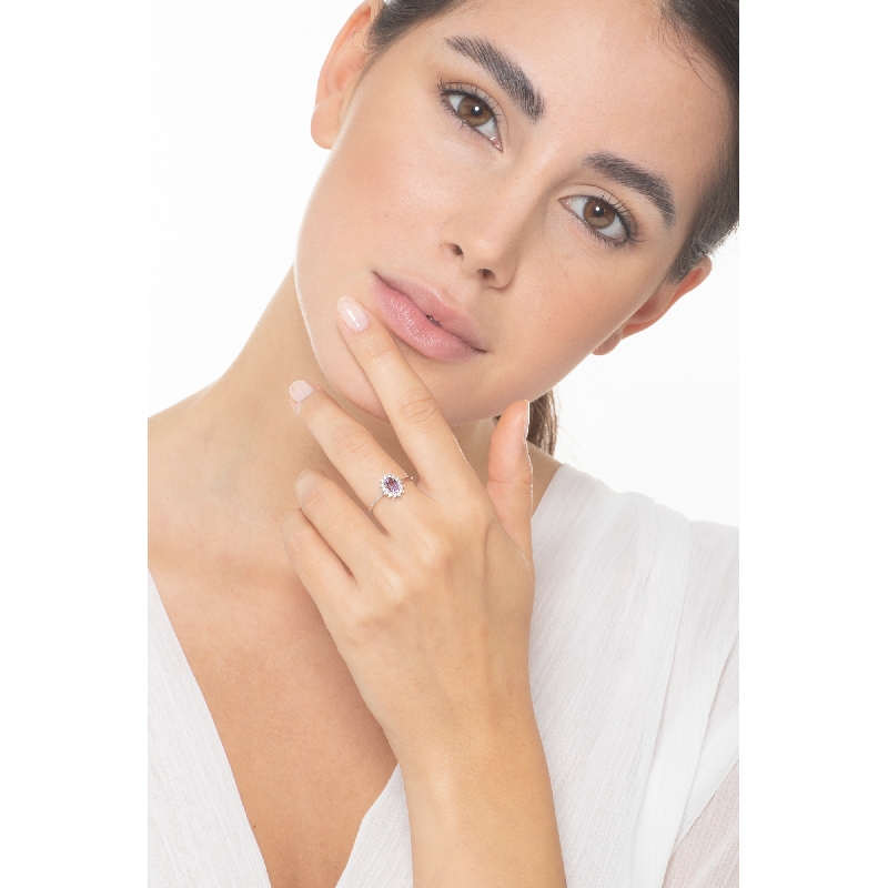 Bague halo en or blanc 18k avec améthyste et diamants