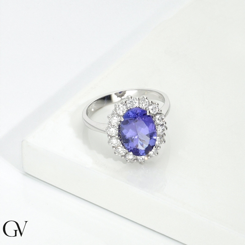 Bague halo en or blanc 18k avec tanzanite ovale et diamants