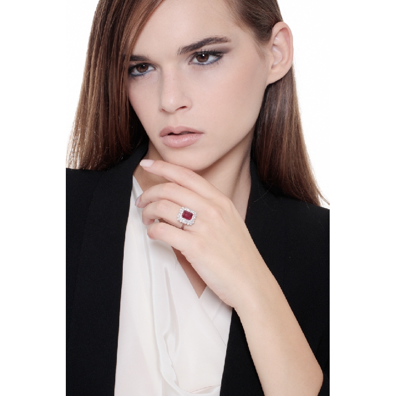 Bague Halo en or blanc 18k avec rubis et diamants