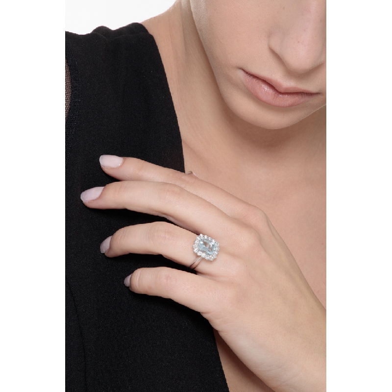 Bague halo diamants  en or blanc 18k avec aigue-marine 9x7 mm