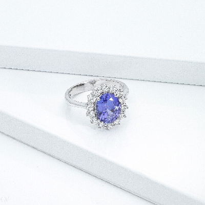 Bague halo en or blanc 18k avec tanzanite et diamants