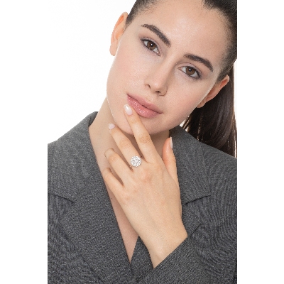 Bague en or blanc 18k avec diamants fleur