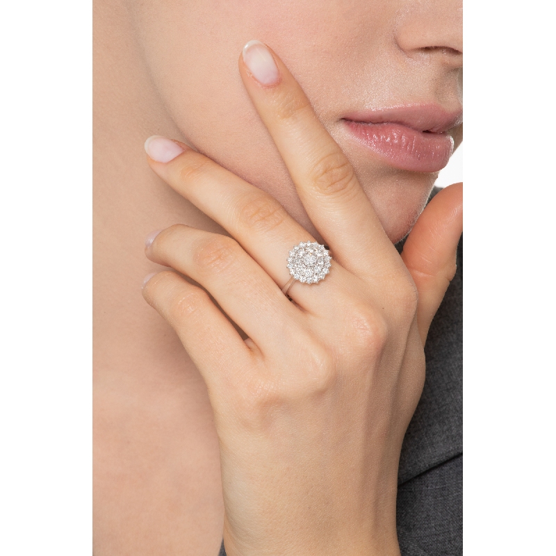 Bague en or blanc 18k avec diamants fleur