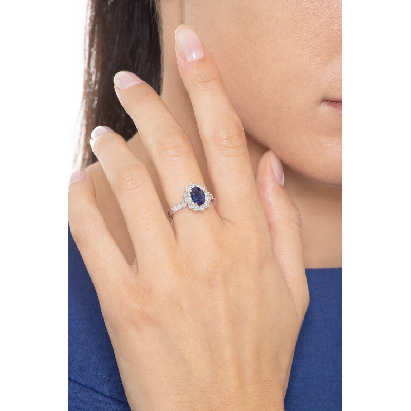 Bague Lady Di en or blanc 18k avec saphir bleu et diamants