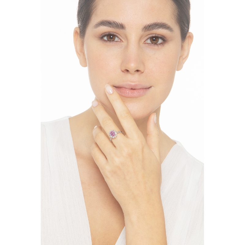 Bague halo en or blanc 18k avec saphir rose ovale et diamants Bague halo en or blanc 18k avec saphir rose ovale et diamants