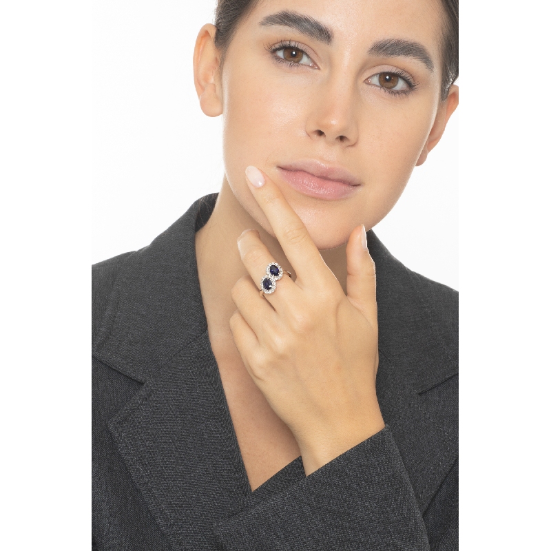 Anillo de oro blanco 18 quilates con doble halo y zafiros azules Anillo de oro blanco 18 quilates con doble halo y zafiros azules