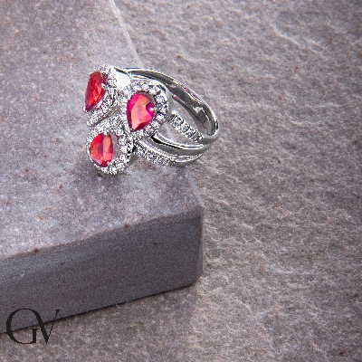 Bague jonc en or blanc 18K avec rubis et diamants