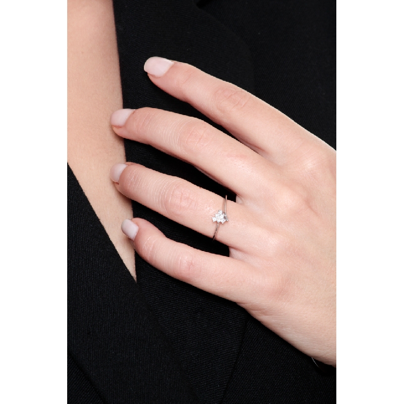 Bague or blanc 18K sertie de diamants brillants Bague or blanc 18K sertie de diamants brillants