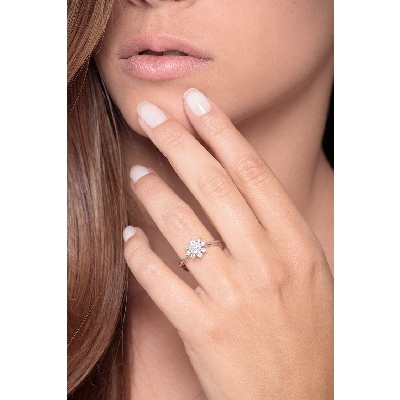 Bague fleur en or blanc 18k diamants 