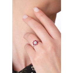 Bague fleur en or blanc 18k avec diamants et rubis 2