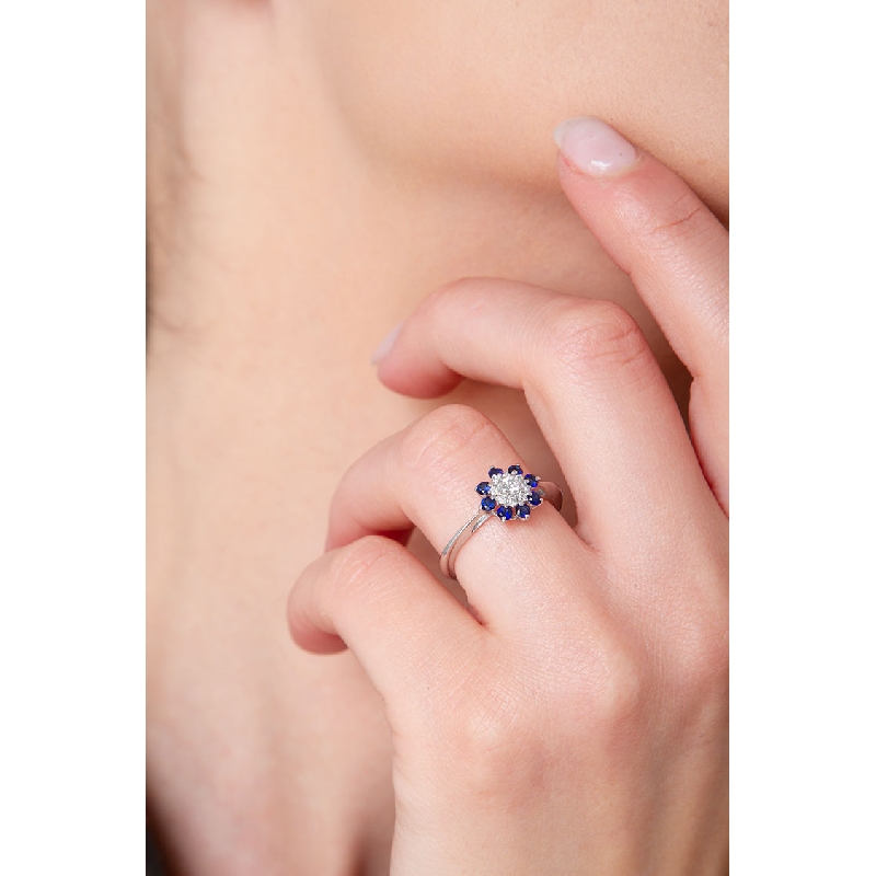 Bague fleur Or Blanc 18k avec Diamants et Saphirs Bleus