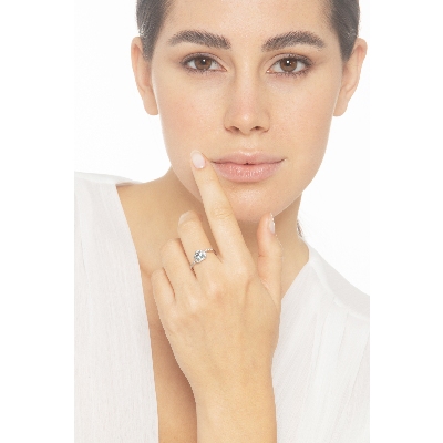 Bague en or blanc 18k avec aigue-marine en forme de cœur