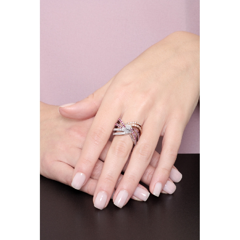 Bague jonc en or blanc et rose avec diamants et rubis Bague jonc en or blanc et rose avec diamants et rubis