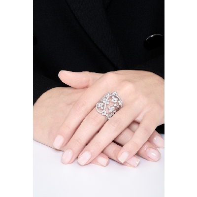 Bague Bandeau en or blanc 18k avec diamants sertis en forme de fleur