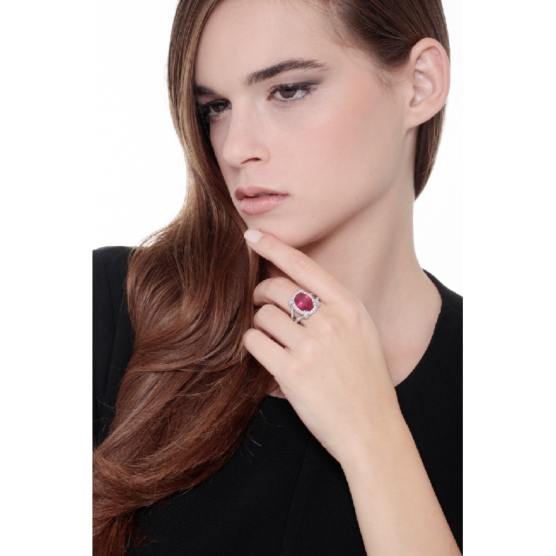 Bague rubis entourage diamants monture or blanc 750 Bague rubis entourage diamants monture or blanc 750