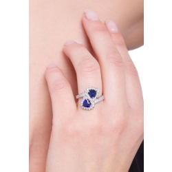 Bague contrarié en or blanc avec saphirs cœur et diamants 2