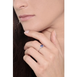 Bague or blanc 18k avec un saphir bleu et diamants 2
