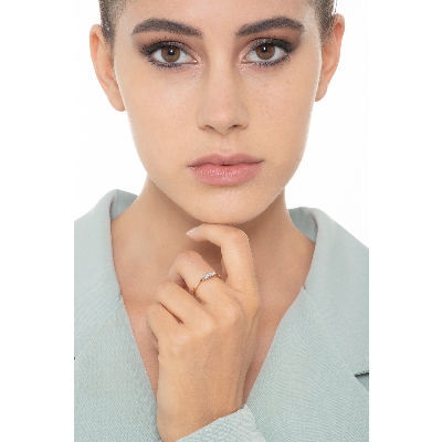 Bague design en or rose et blanc avec diamants