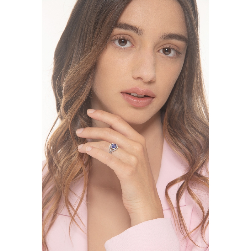 Bague or blanc 18k avec tanzanite et diamants entrelacés