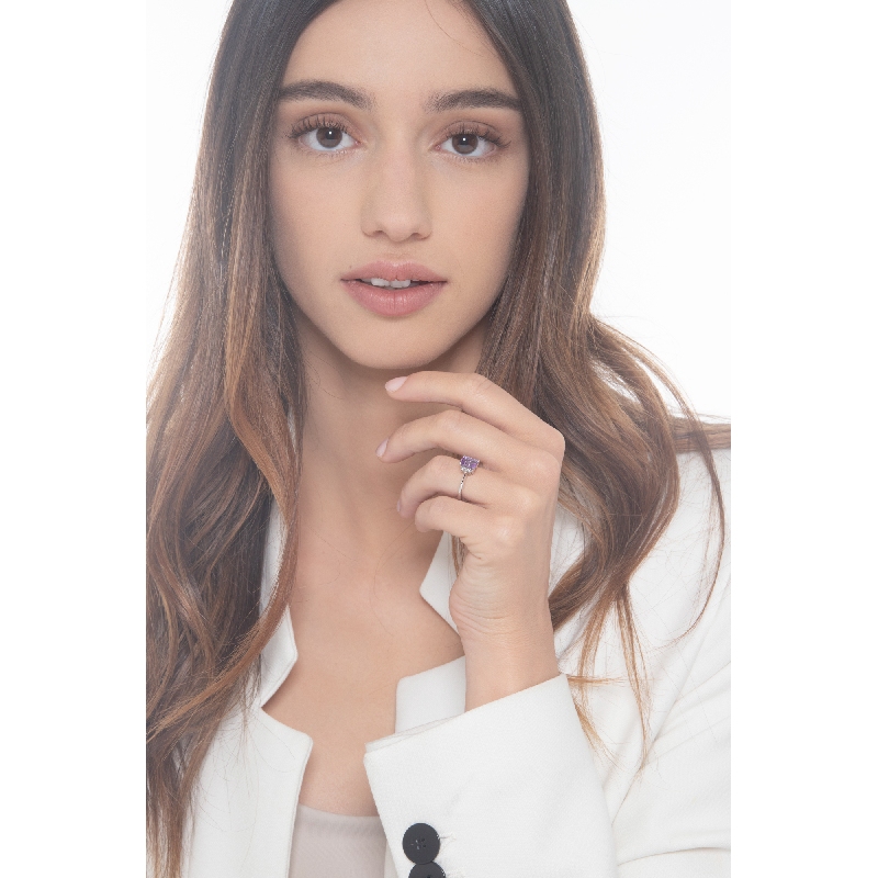 Bague en or blanc 18 carats avec 3 diamants et améthyste 