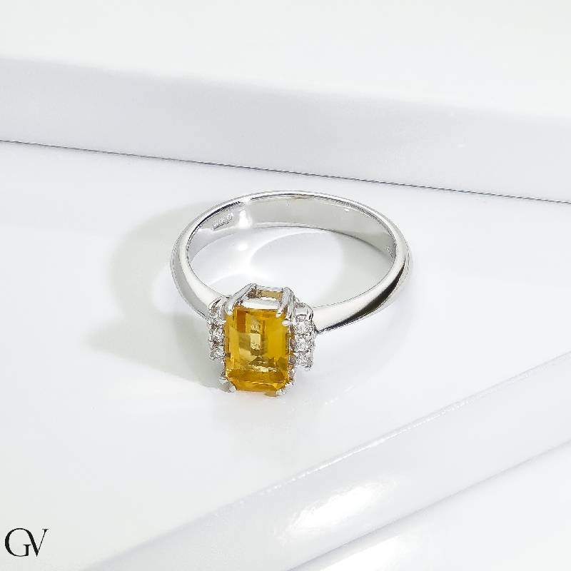 Bague Or Blanc 18k avec citrine ovale et diamants