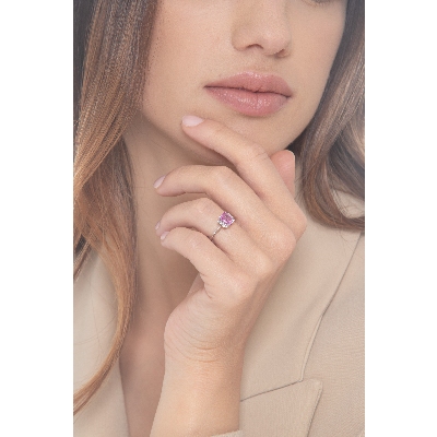 Bague en or blanc 18 carats avec saphir rose