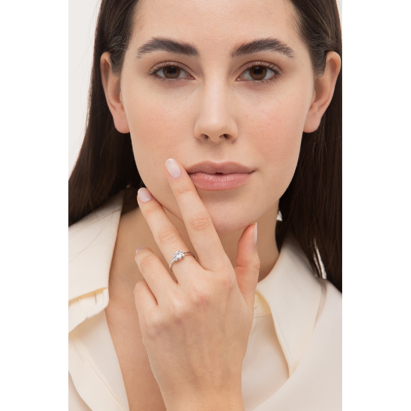 Bague Or Blanc 18k avec aigue-marine ovale et diamants